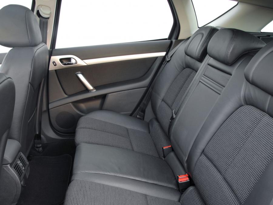  Peugeot 407 SW 2004 года  (UK) (фото 6 из 15)